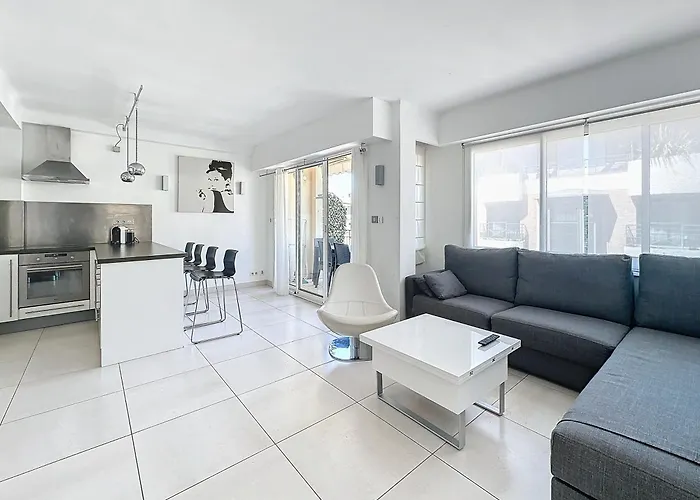 57M2 - 2 Chambres, Terrasse, Croisette-Martinez